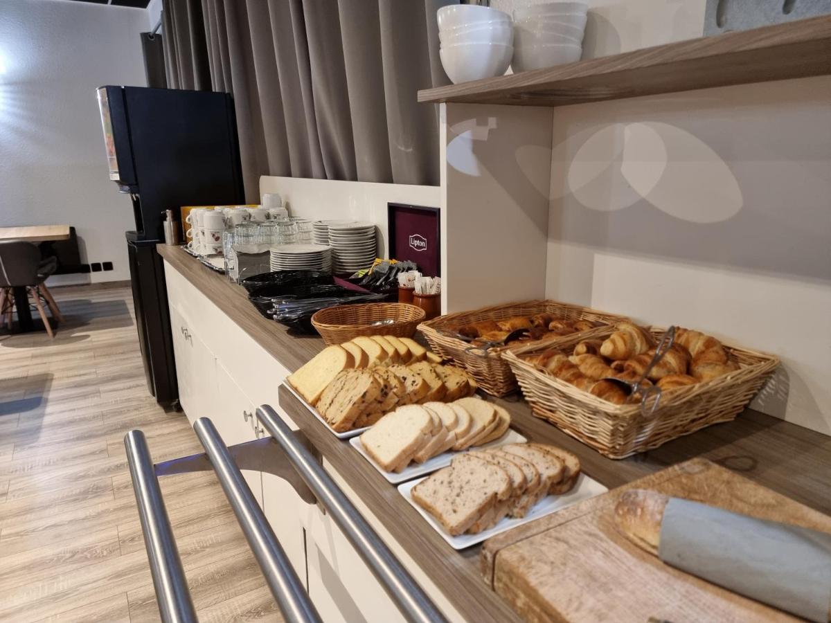 Hotel Restaurant Le Relais - Pau Nord Lons Εξωτερικό φωτογραφία