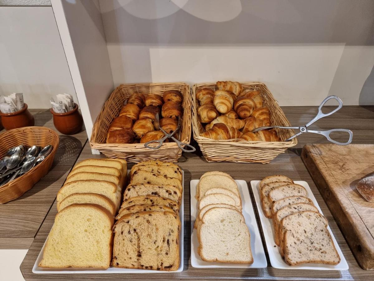 Hotel Restaurant Le Relais - Pau Nord Lons Εξωτερικό φωτογραφία