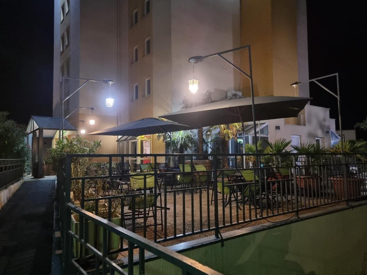 Hotel Restaurant Le Relais - Pau Nord Lons Εξωτερικό φωτογραφία