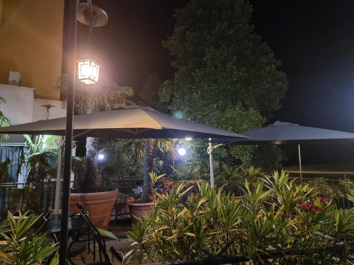 Hotel Restaurant Le Relais - Pau Nord Lons Εξωτερικό φωτογραφία